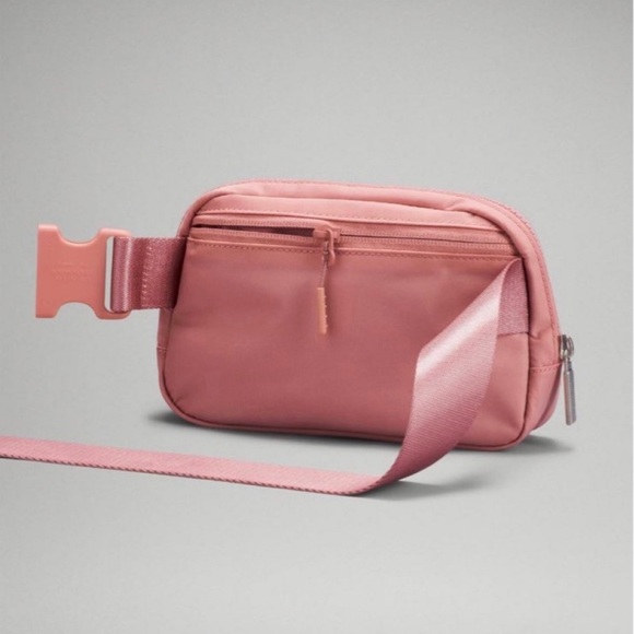 NWT Lululemon Everywhere Belt Bag Pink - Picture 3 of 5